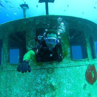 La Ruta de los Pecios: Los 4 Barcos Hundidos que Debes Bucear en el Caribe Mexicano